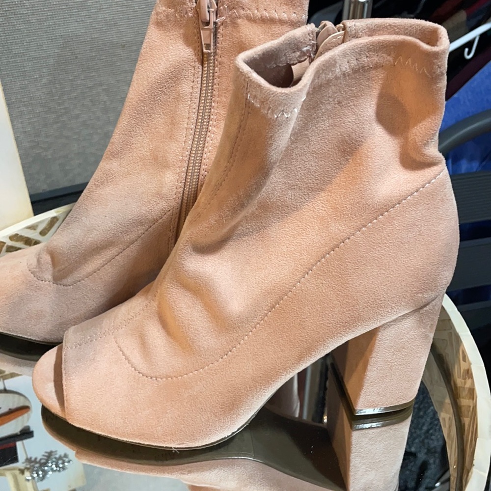 Women’s open toe wedge